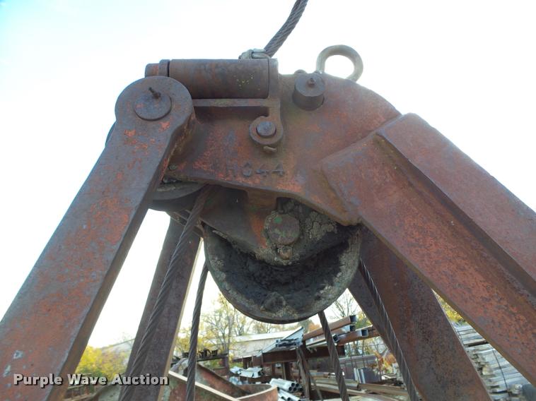 image for item K1427 Clam shell bucket