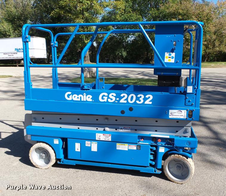 image for item K1430 1999 Genie GS2032 scissor lift