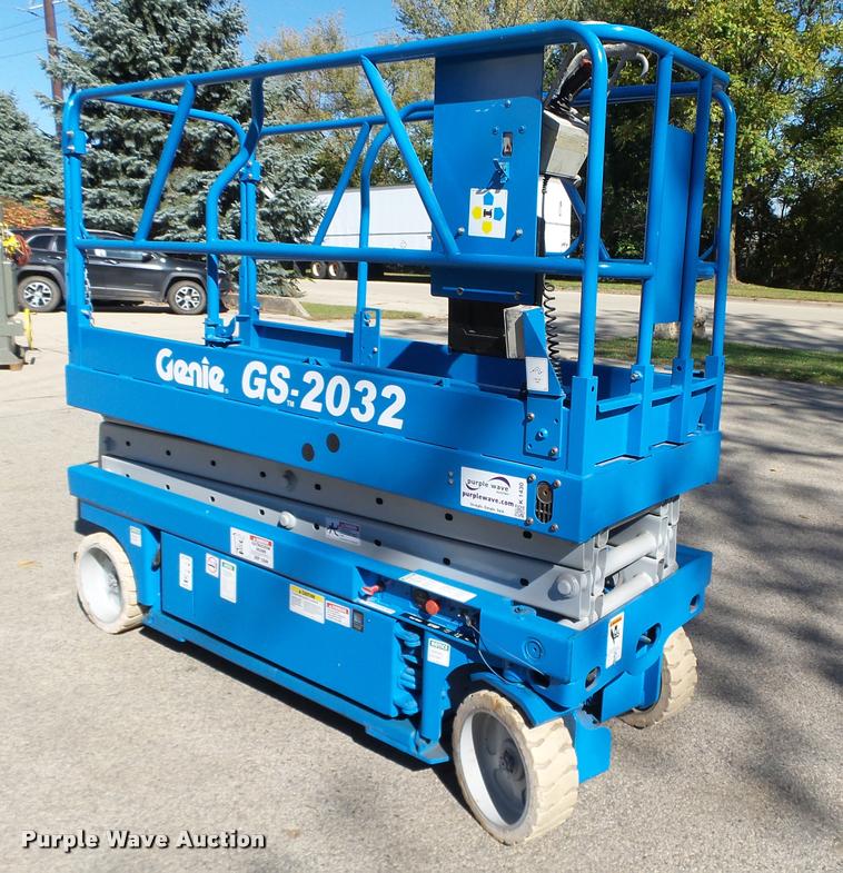 image for item K1430 1999 Genie GS2032 scissor lift