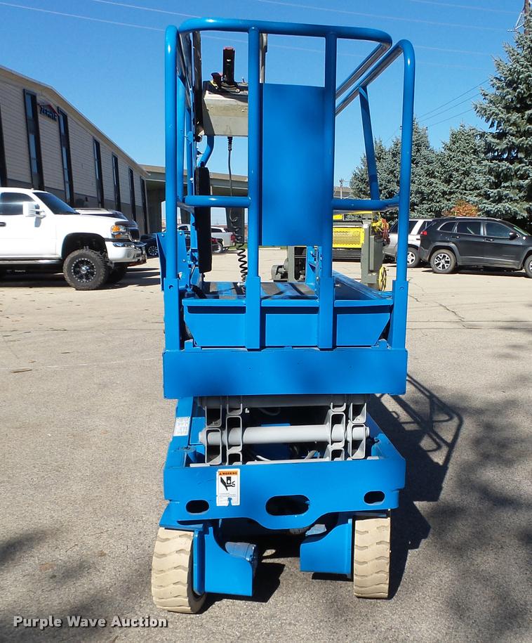 image for item K1430 1999 Genie GS2032 scissor lift