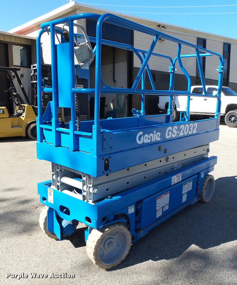 image for item K1430 1999 Genie GS2032 scissor lift