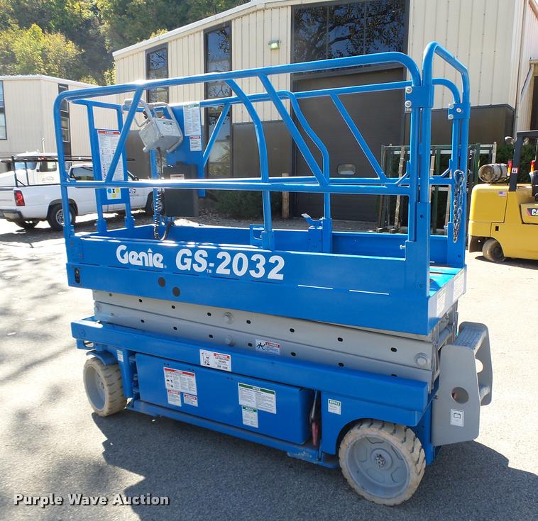 image for item K1430 1999 Genie GS2032 scissor lift