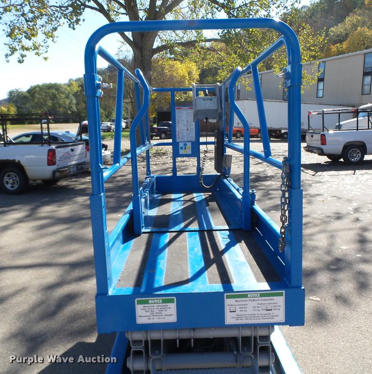 image for item K1430 1999 Genie GS2032 scissor lift