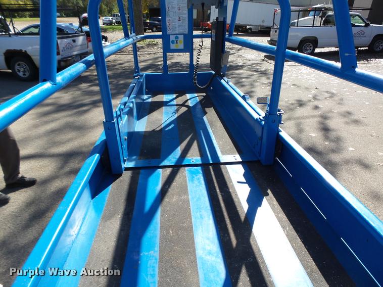 image for item K1430 1999 Genie GS2032 scissor lift