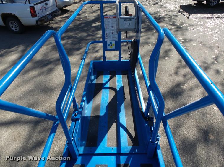 image for item K1430 1999 Genie GS2032 scissor lift