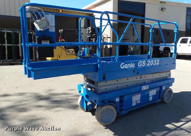 image for item K1430 1999 Genie GS2032 scissor lift
