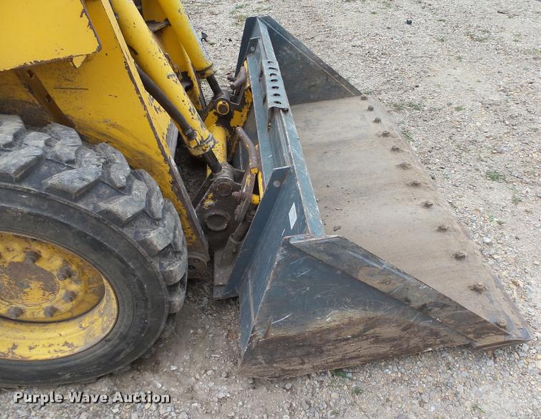 image for item K1450 2000 Gehl SL4635 skid steer