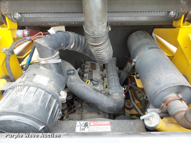 image for item K1450 2000 Gehl SL4635 skid steer