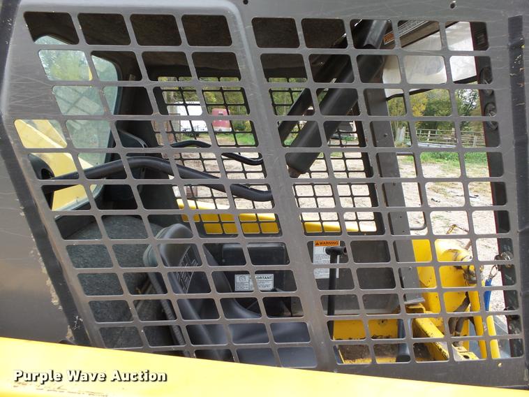 image for item K1450 2000 Gehl SL4635 skid steer