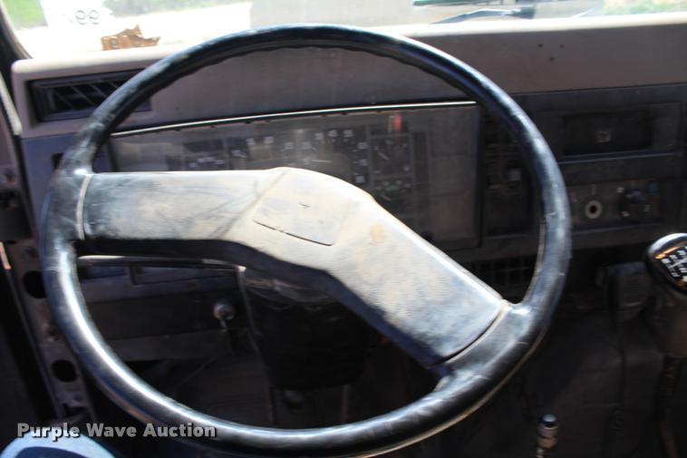 image for item K1916 1994 International 4700LP flatbed truck with environmental drill