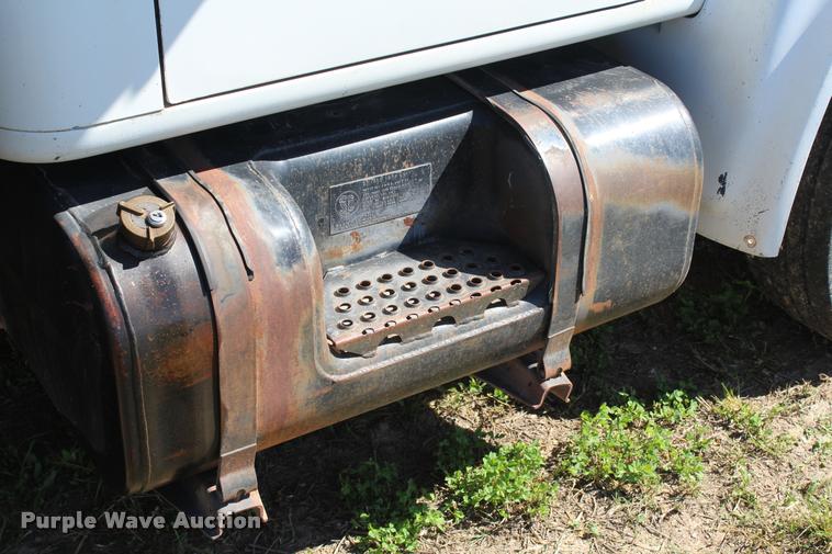 image for item K1916 1994 International 4700LP flatbed truck with environmental drill