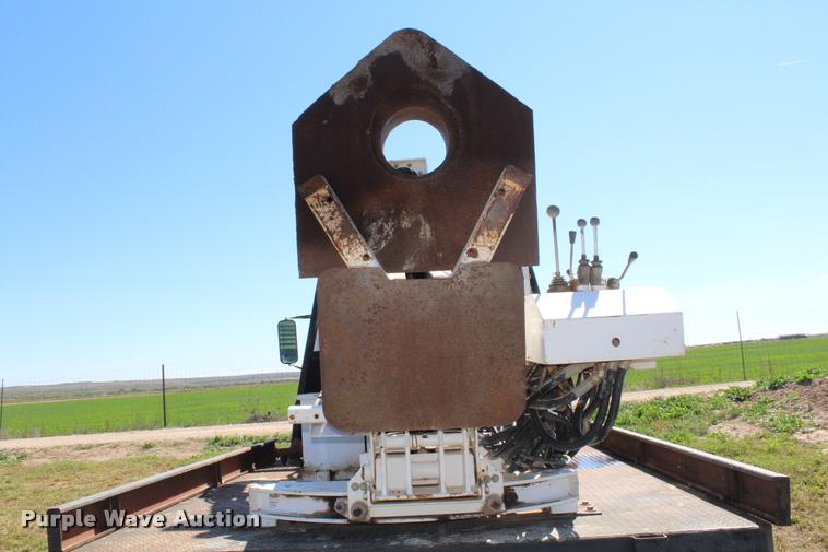 image for item K1916 1994 International 4700LP flatbed truck with environmental drill