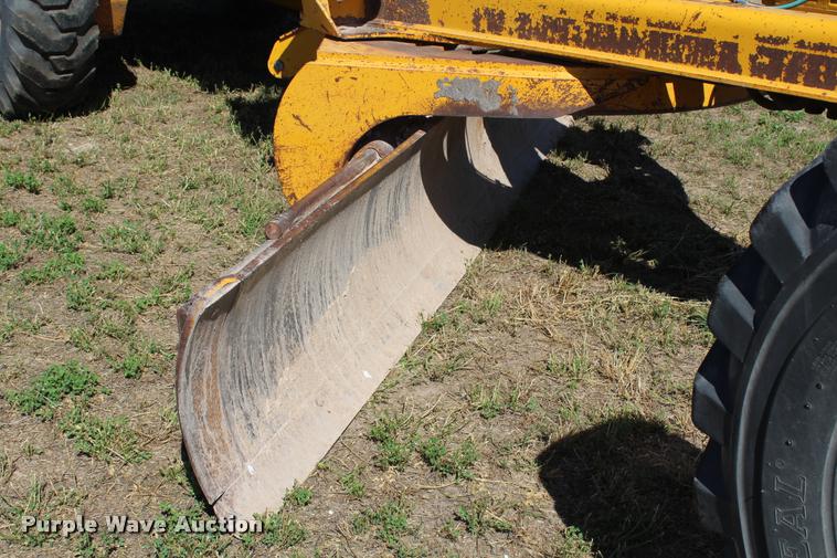 image for item K1917 John Deere 770A motor grader