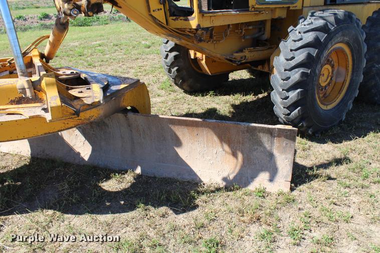 image for item K1917 John Deere 770A motor grader