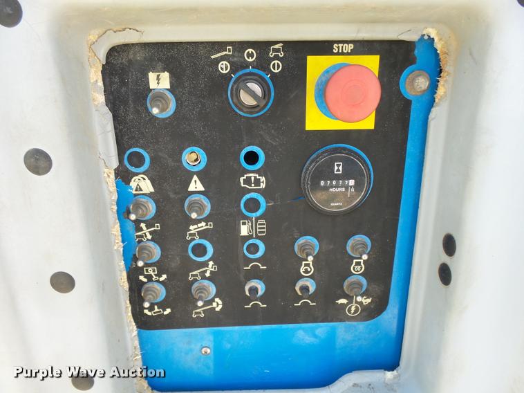 image for item K3001 2004 Genie S60 boom lift