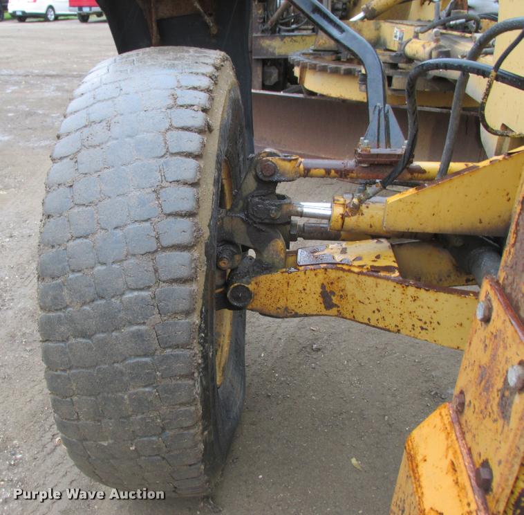 image for item K4221 1989 Champion 730A motor grader