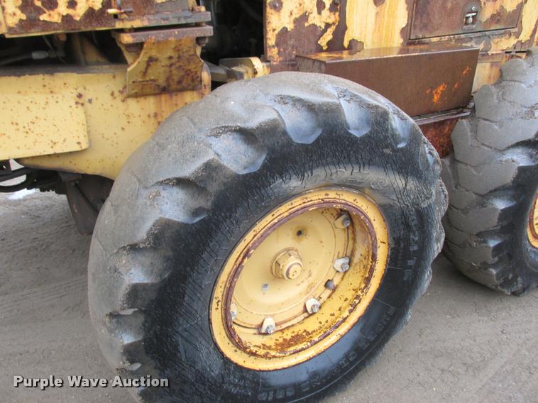 image for item K4221 1989 Champion 730A motor grader