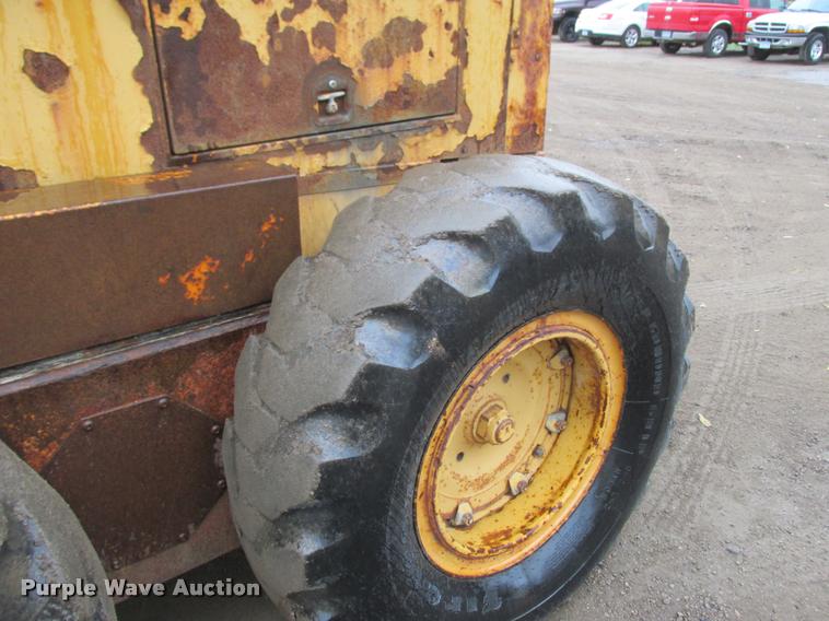 image for item K4221 1989 Champion 730A motor grader