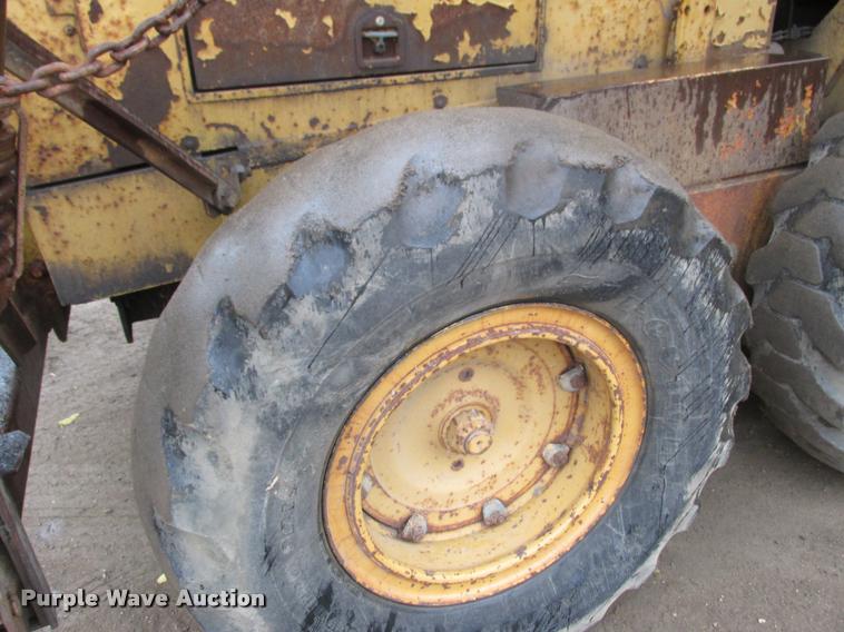 image for item K4221 1989 Champion 730A motor grader