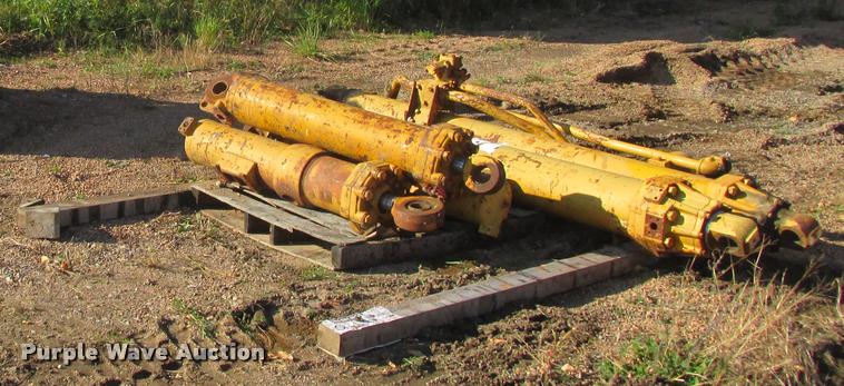 image for item K4239 Caterpillar 631 scraper parts