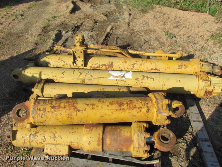 image for item K4239 Caterpillar 631 scraper parts