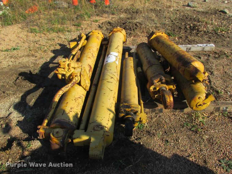 image for item K4239 Caterpillar 631 scraper parts