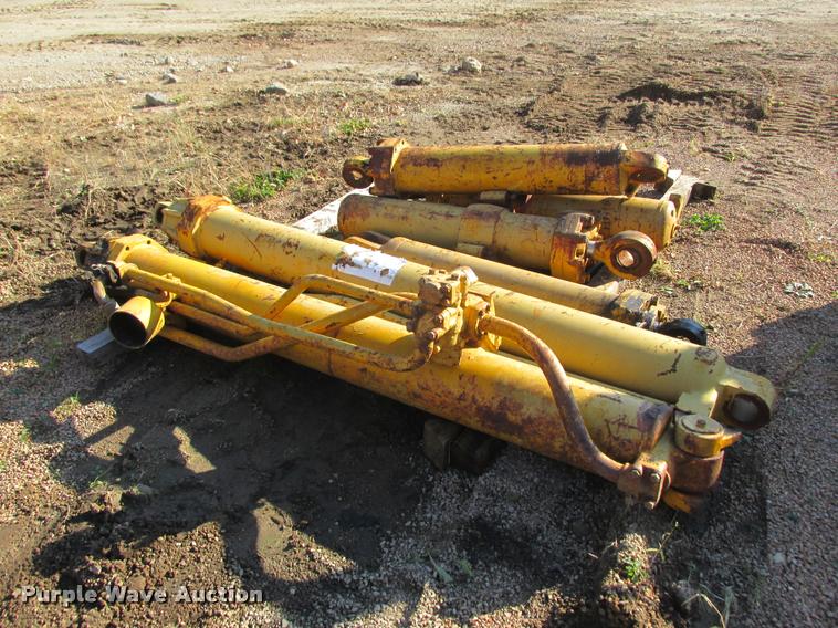 image for item K4239 Caterpillar 631 scraper parts