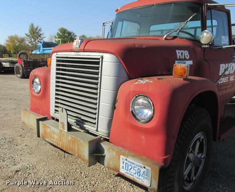 image for item K4240 1974 International Loadstar 1700 flatbed truck