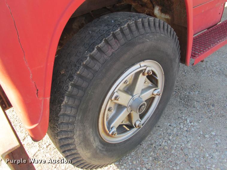 image for item K4240 1974 International Loadstar 1700 flatbed truck