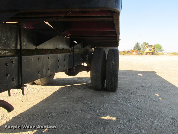 image for item K4240 1974 International Loadstar 1700 flatbed truck