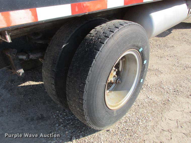 image for item K4240 1974 International Loadstar 1700 flatbed truck