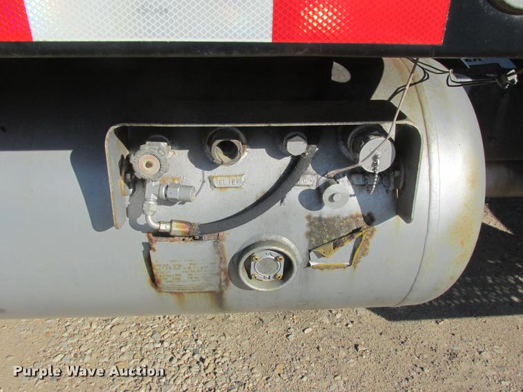 image for item K4240 1974 International Loadstar 1700 flatbed truck