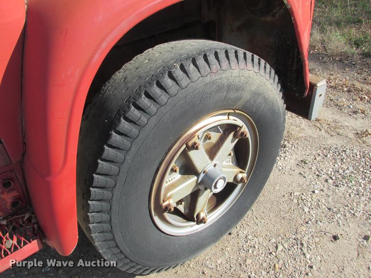 image for item K4240 1974 International Loadstar 1700 flatbed truck