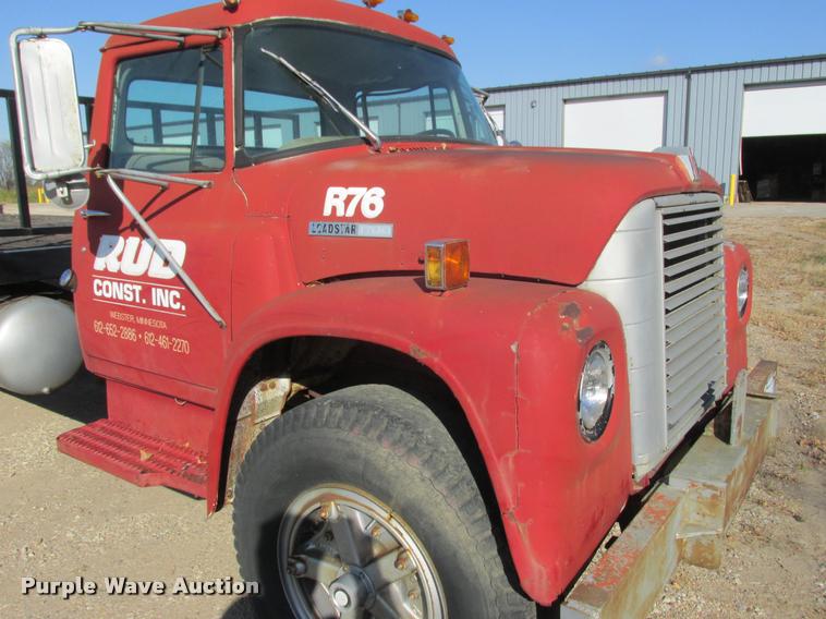 image for item K4240 1974 International Loadstar 1700 flatbed truck