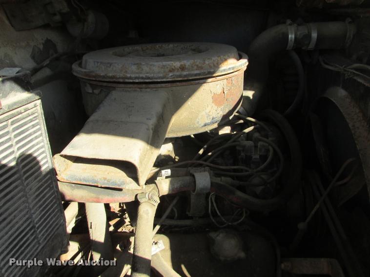 image for item K4240 1974 International Loadstar 1700 flatbed truck