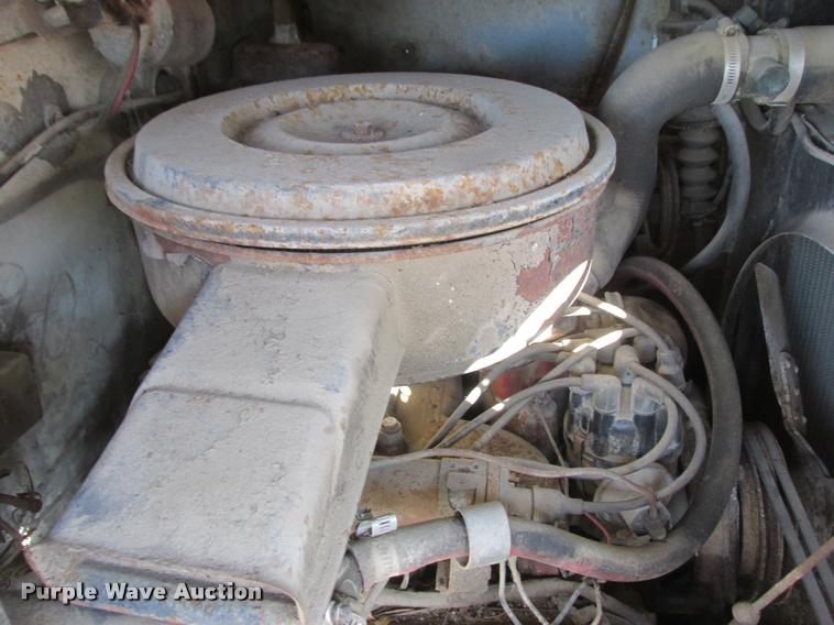 image for item K4240 1974 International Loadstar 1700 flatbed truck