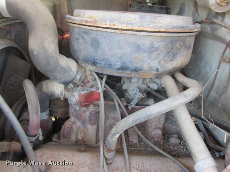 image for item K4240 1974 International Loadstar 1700 flatbed truck