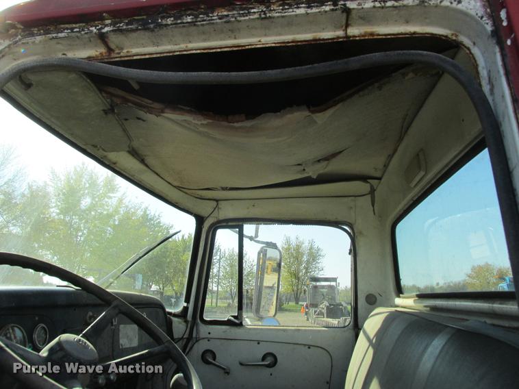 image for item K4240 1974 International Loadstar 1700 flatbed truck