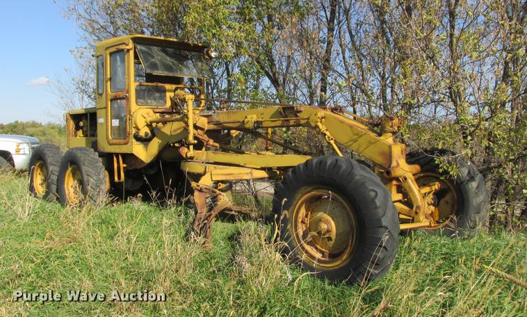 image for item K4241 1940 Caterpillar 12 rigid frame motor grader