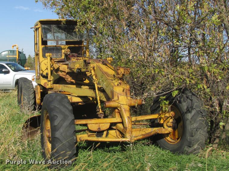 image for item K4241 1940 Caterpillar 12 rigid frame motor grader