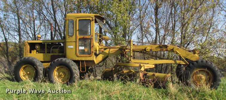 image for item K4241 1940 Caterpillar 12 rigid frame motor grader
