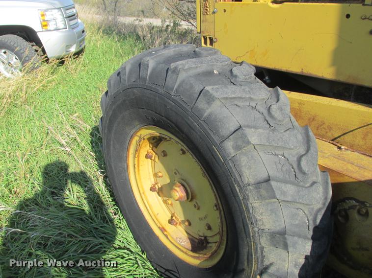 image for item K4241 1940 Caterpillar 12 rigid frame motor grader