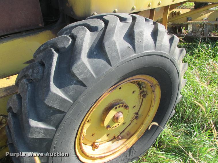 image for item K4241 1940 Caterpillar 12 rigid frame motor grader