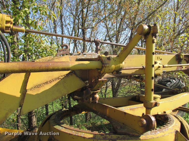 image for item K4241 1940 Caterpillar 12 rigid frame motor grader