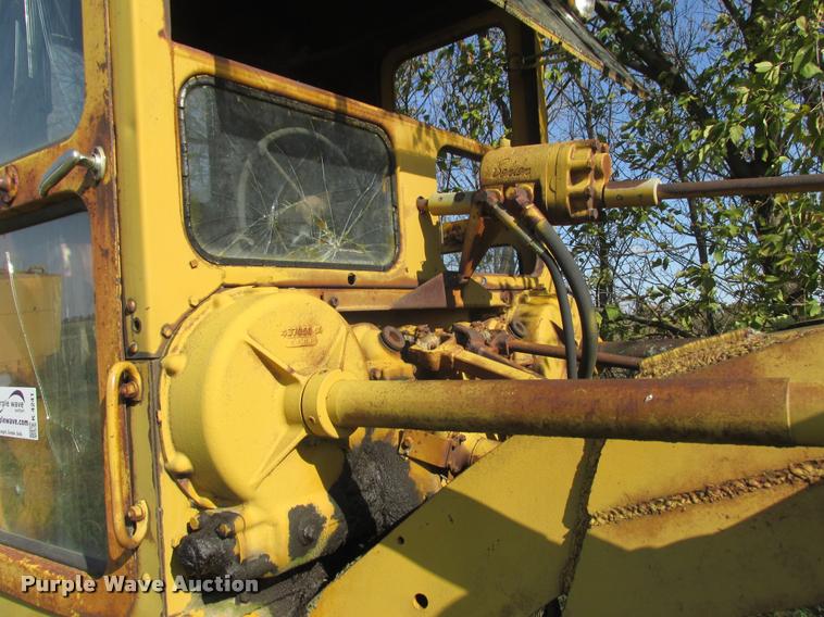 image for item K4241 1940 Caterpillar 12 rigid frame motor grader