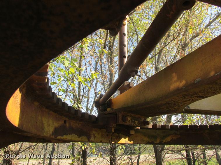 image for item K4241 1940 Caterpillar 12 rigid frame motor grader