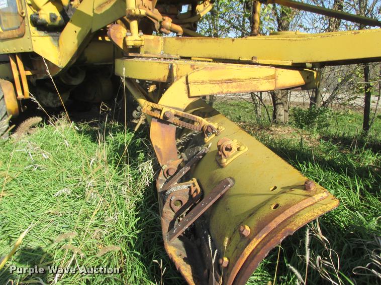 image for item K4241 1940 Caterpillar 12 rigid frame motor grader