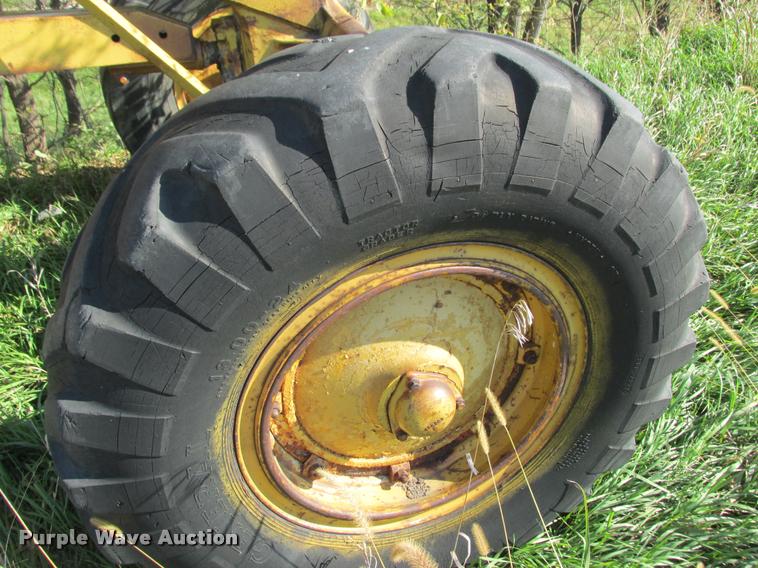 image for item K4241 1940 Caterpillar 12 rigid frame motor grader