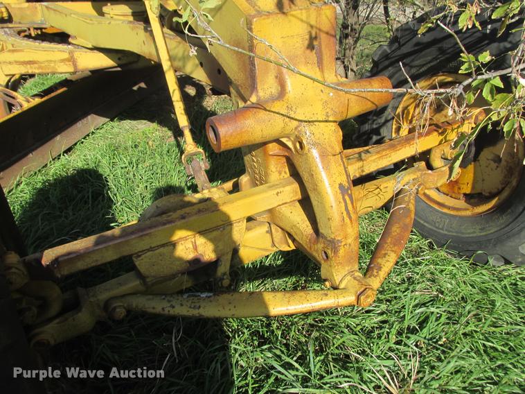 image for item K4241 1940 Caterpillar 12 rigid frame motor grader