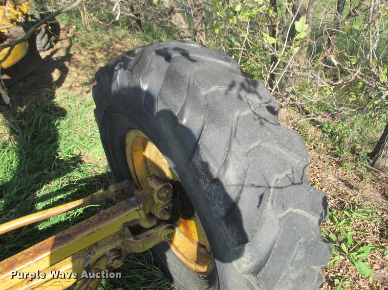 image for item K4241 1940 Caterpillar 12 rigid frame motor grader